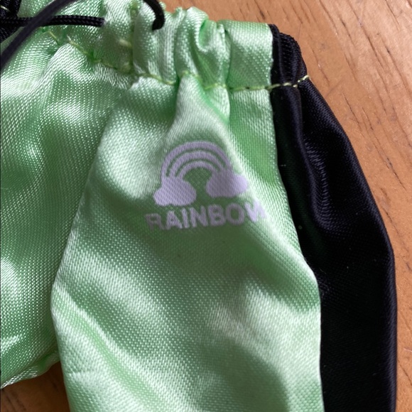 These are the track pants belonging to the Rainbow High character Jade Hunter - Picture 5 of 7